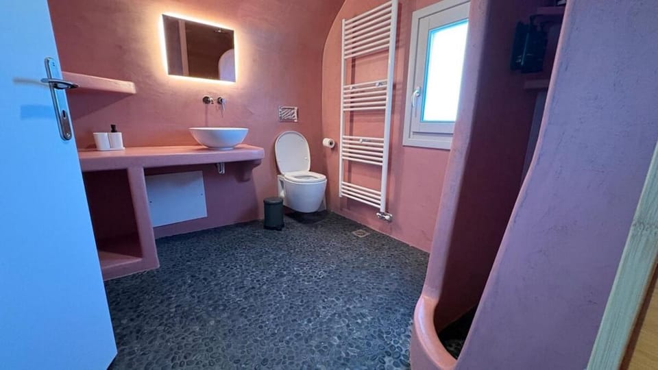 evilion House in Santorini