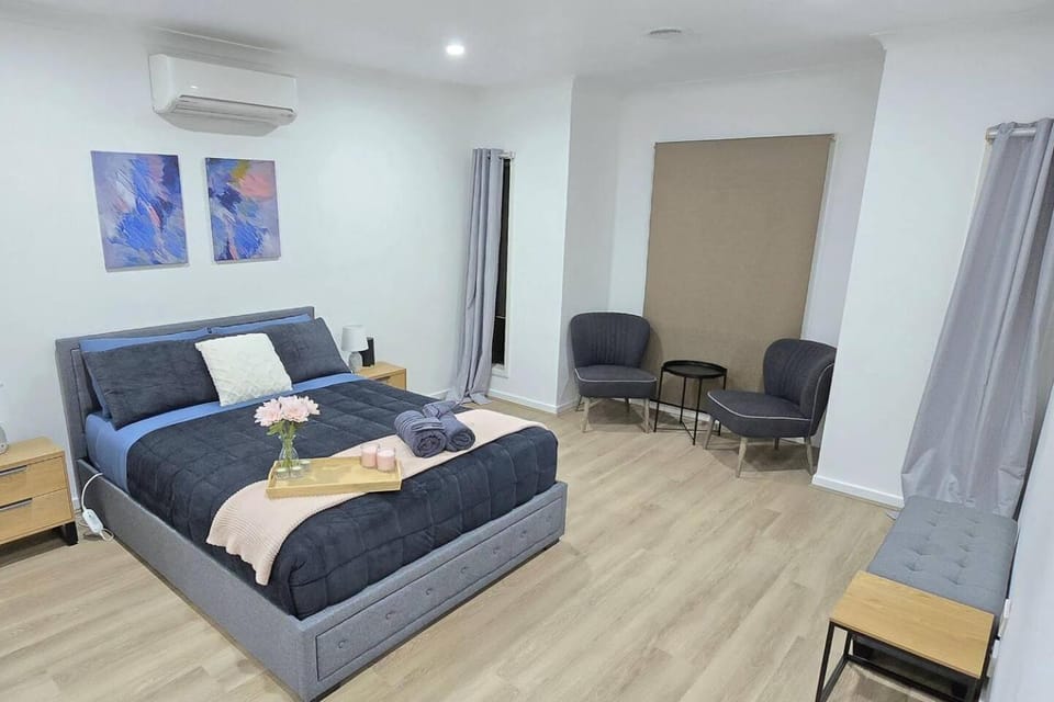 Bedroom, air conditioner