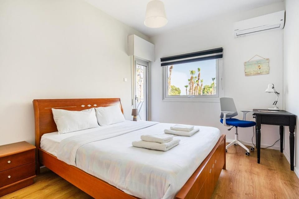Bed, Photo of the whole room, Bedroom, hair dresser, towels, air conditioner