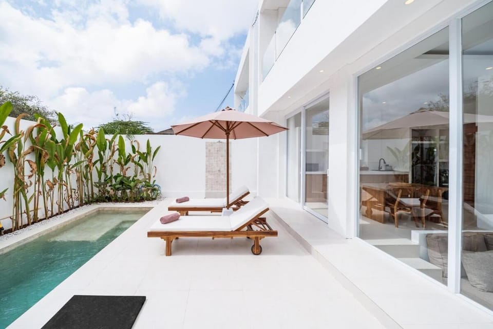 Sunlit Serenity Villa with Private Plunge Pool Villa in Bali