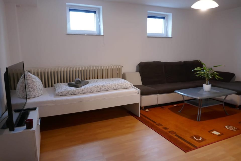 Bed, Living room, Photo of the whole room, Seating area