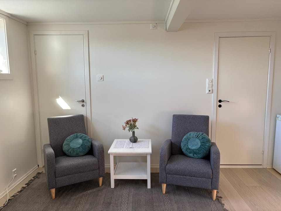 Northern Suite, private bathroom and entrance, next to the cable car, No parking Vacation rental in Tromso
