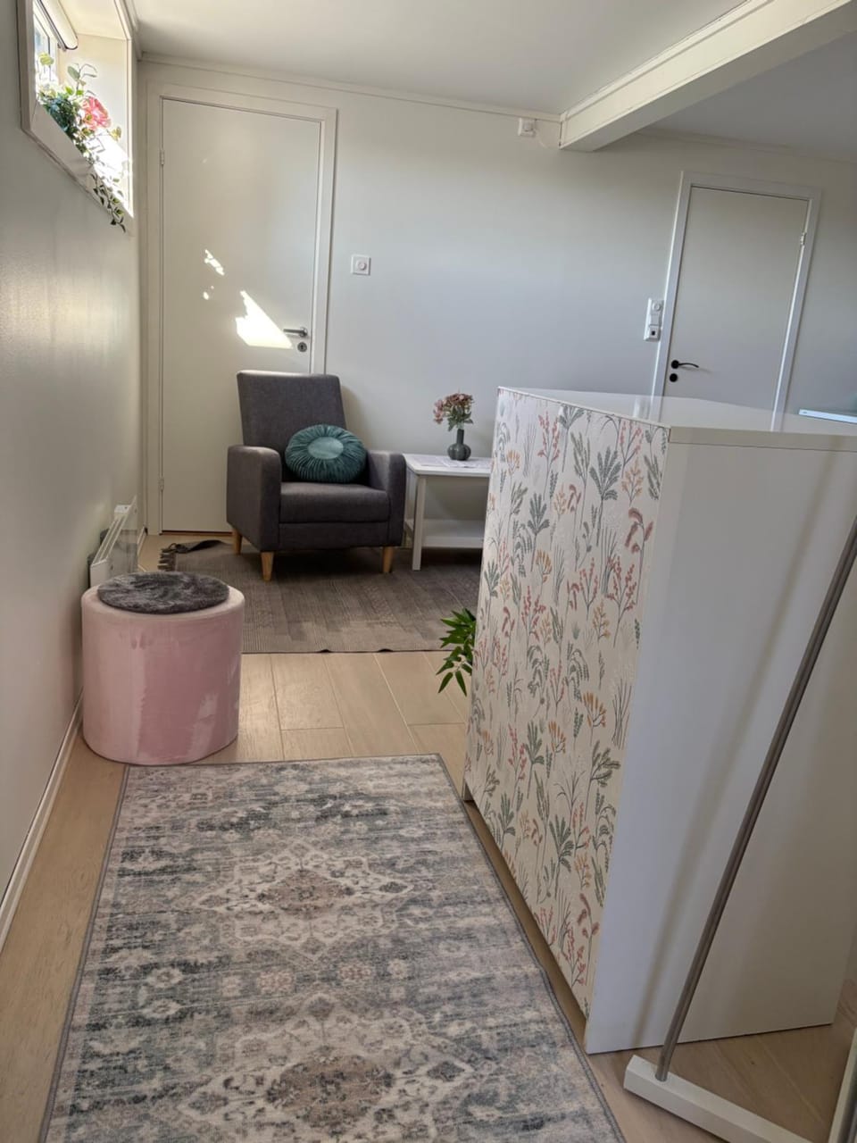 Northern Suite, private bathroom and entrance, next to the cable car, No parking Vacation rental in Tromso