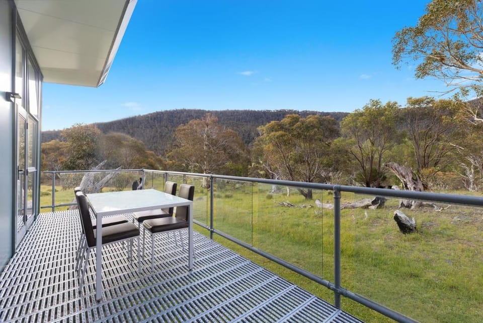 Balcony/Terrace, Dining area, Mountain view