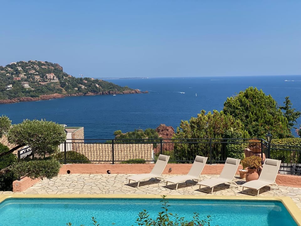 Balcony/Terrace, Sea view, Swimming pool, sunbed