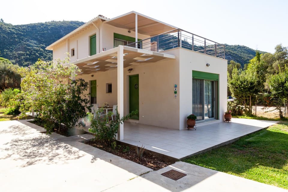 Property building, Facade/entrance, Garden