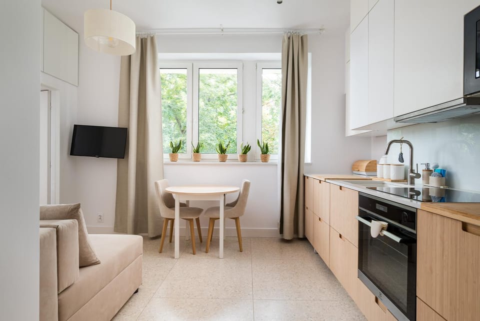 TV and multimedia, Kitchen or kitchenette, Living room, Seating area, Dining area, oven, stove