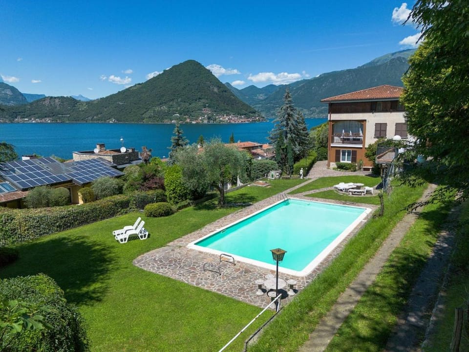iseo lake view pool, dog friendly- 3Rosso Apartment in Province of Brescia