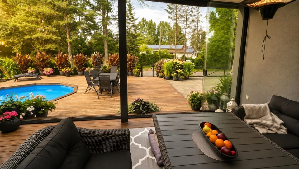 Day, Garden, Garden, Seating area, Garden view, Pool view, Swimming pool, sunbed
