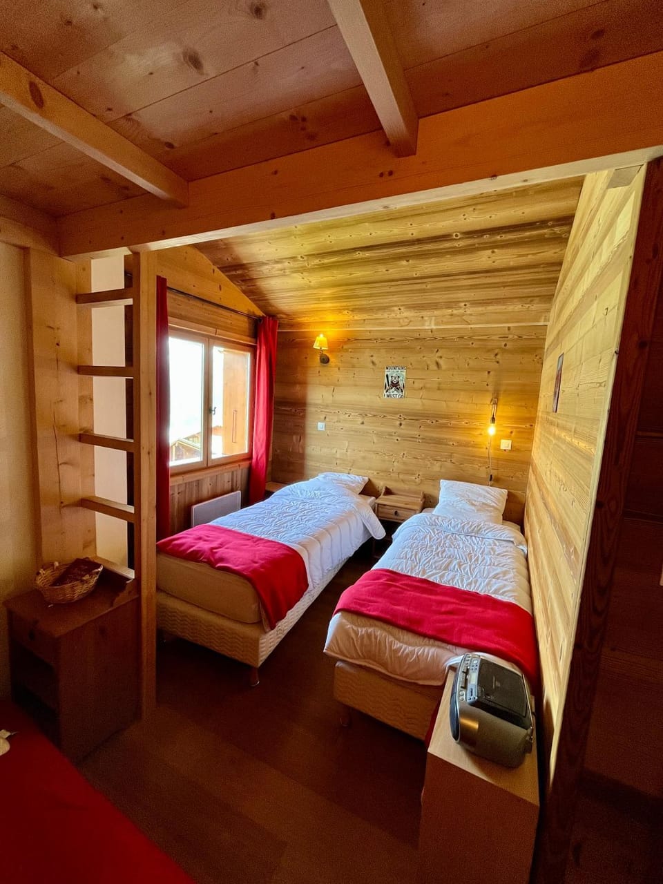 Bed, Photo of the whole room