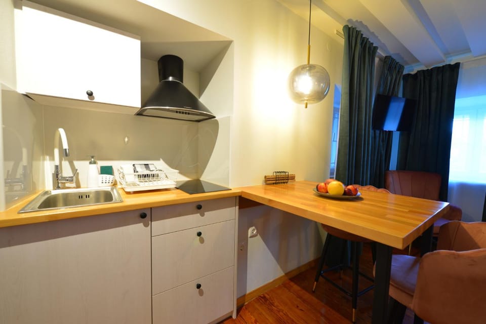 Kitchen or kitchenette, Dining area, stove