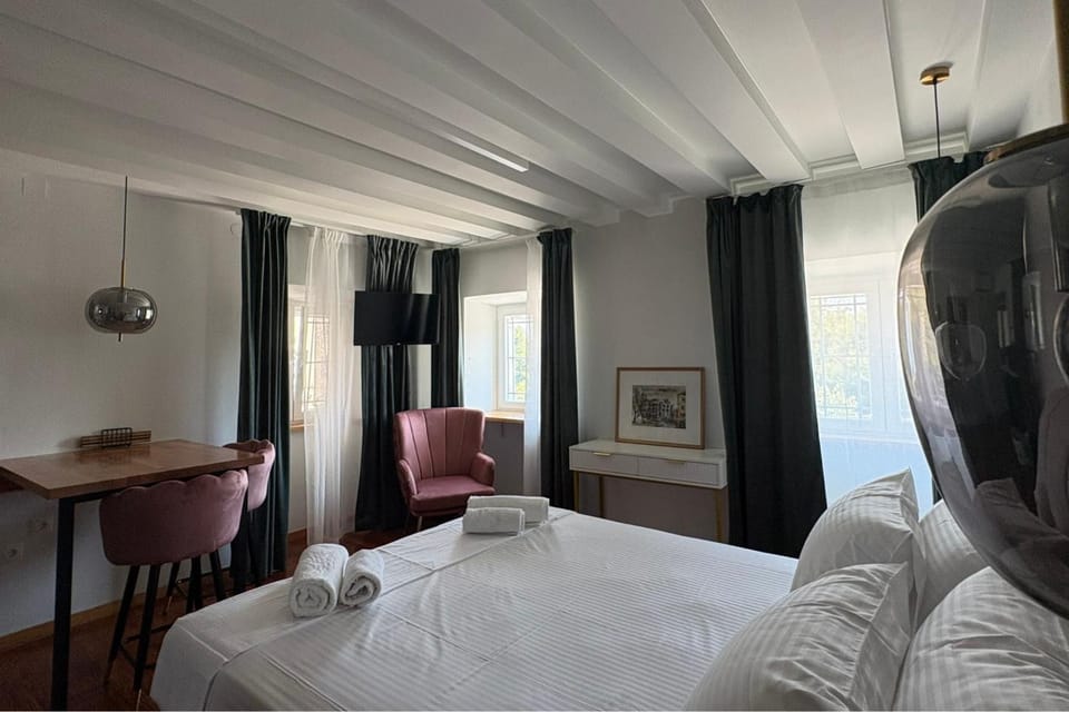 Bed, TV and multimedia, Photo of the whole room, Seating area, Bedroom, soundproof