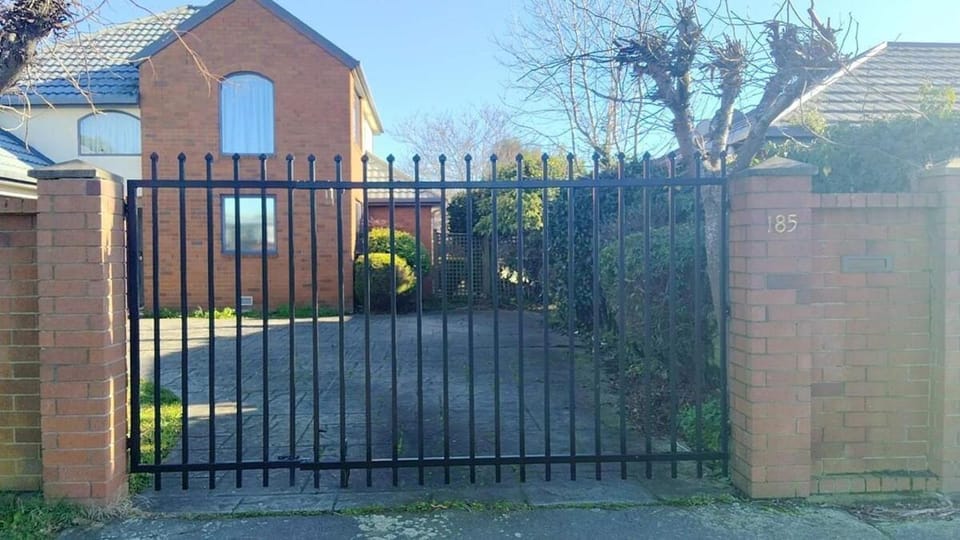 Affordable 4BR Home Near Airport Sleeps 8 House in Christchurch