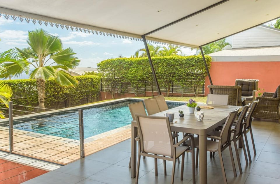 Property building, Balcony/Terrace, Living room, Swimming pool
