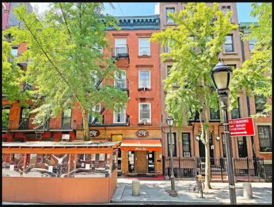 Micro Studio - Walk to Time Square, 15 mins to Apartment in Midtown