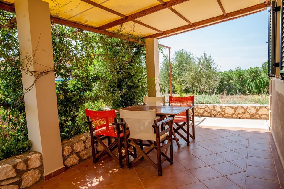 Patio, Day, Garden, Balcony/Terrace, Seating area, Dining area, Garden view