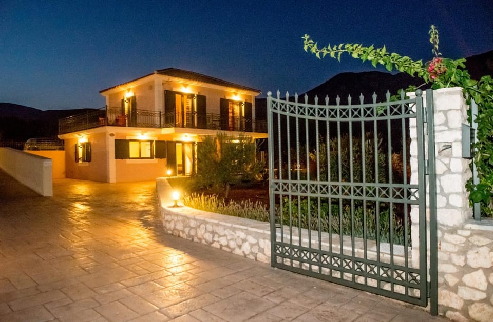 Facade/entrance, Night, Garden, Garden