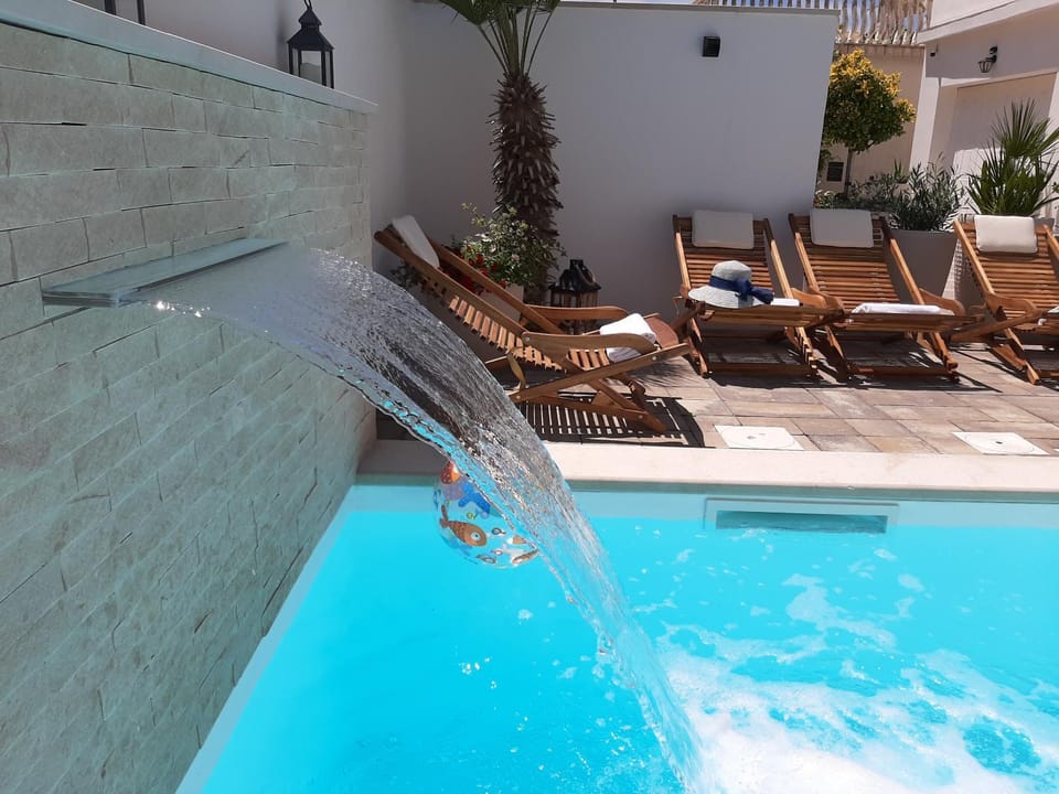 Swimming pool, Swimming pool