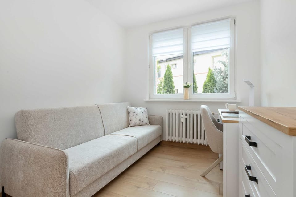 Seating area, Bedroom, internet
