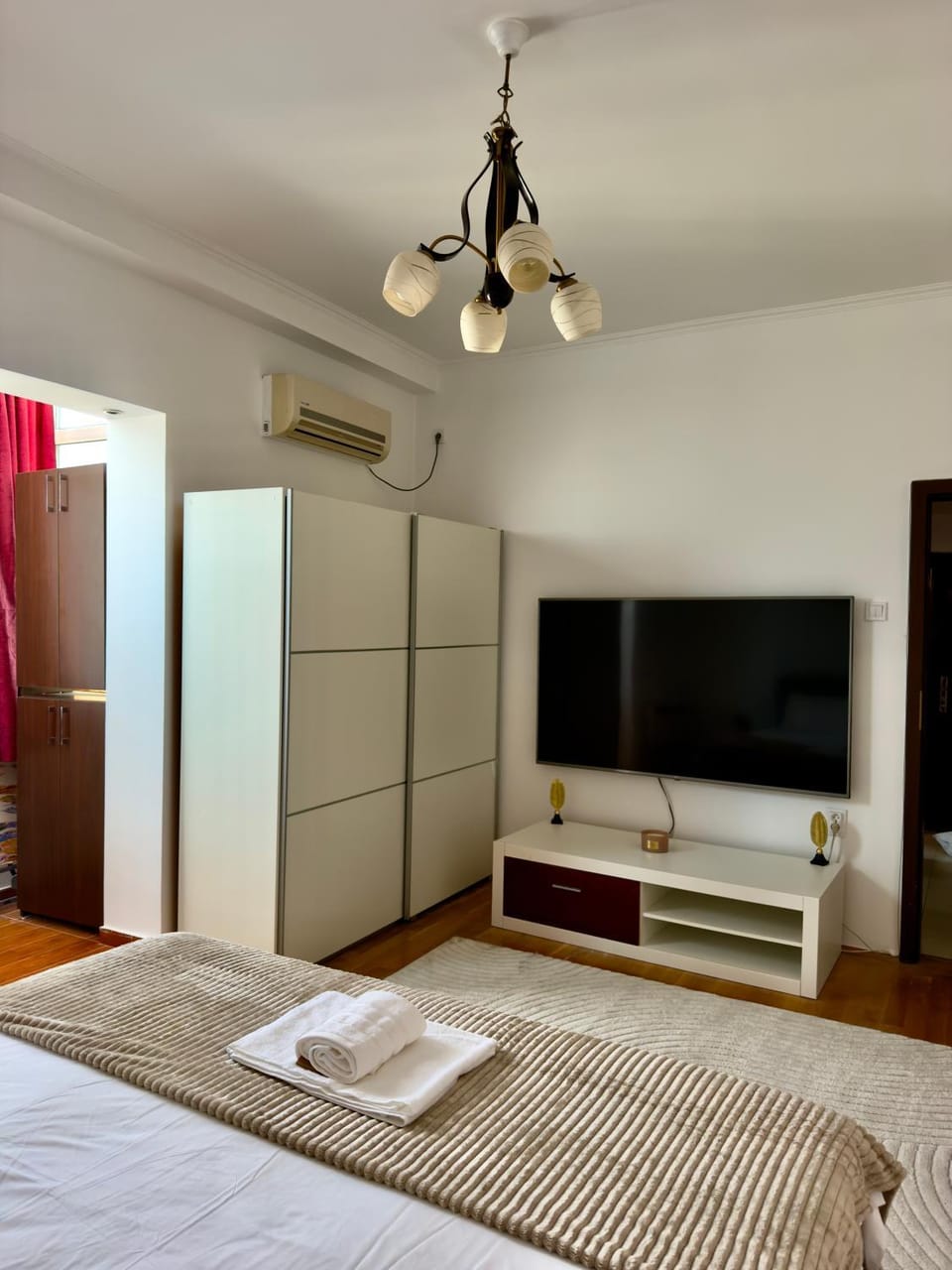Bed, TV and multimedia, towels, air conditioner