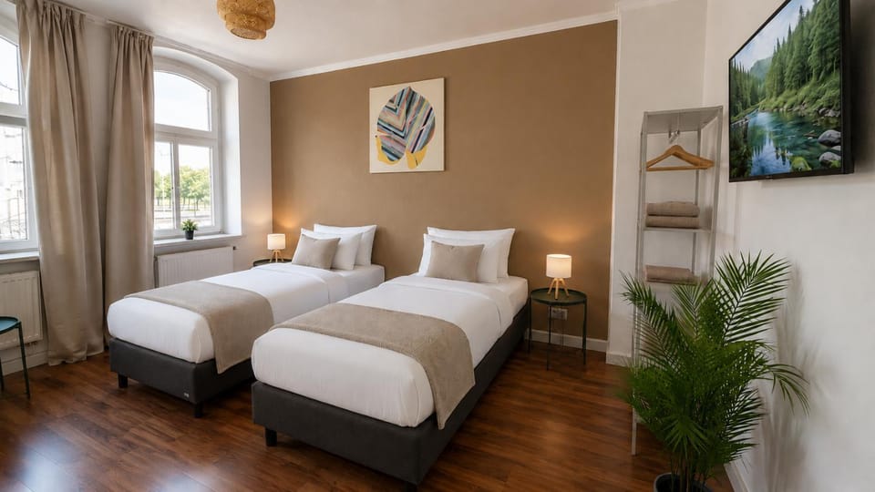 Bed, TV and multimedia, Photo of the whole room, Bedroom