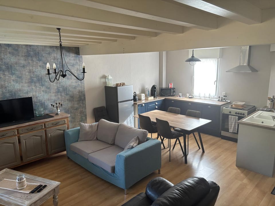 LOGEMENT ENTIER Tilleul Suite House in Nouvelle-Aquitaine
