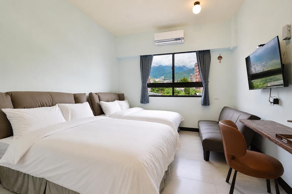 Bed, Photo of the whole room, Mountain view