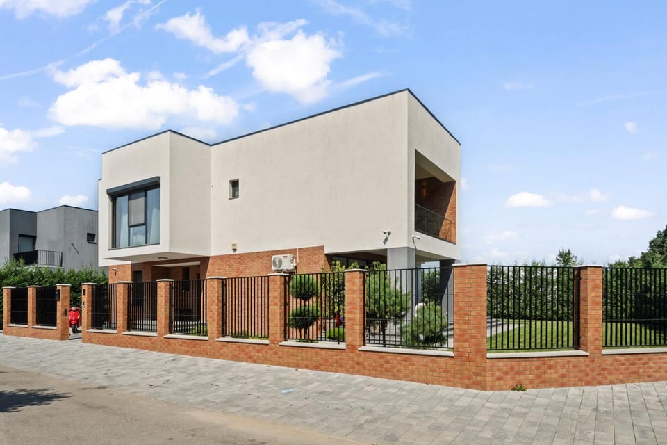 Property building, Day