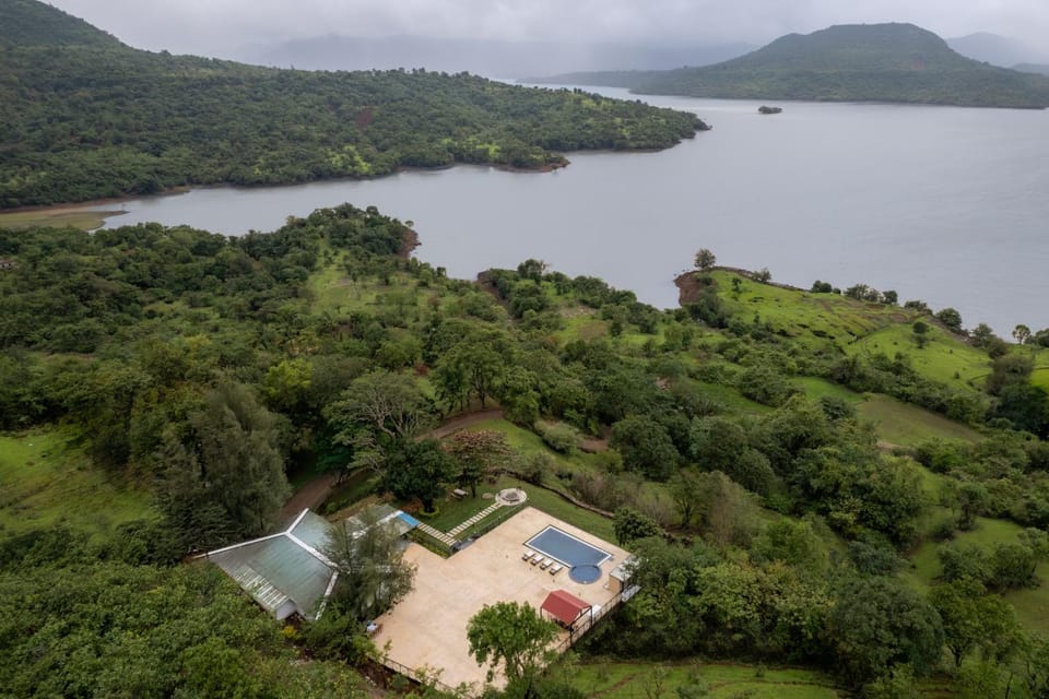 Bird's eye view, Pool view