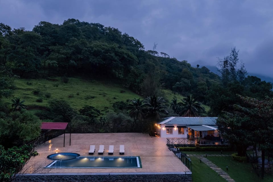 Property building, Pool view