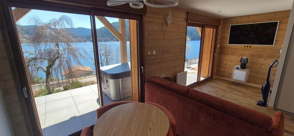 Balcony/Terrace, Dining area, Lake view