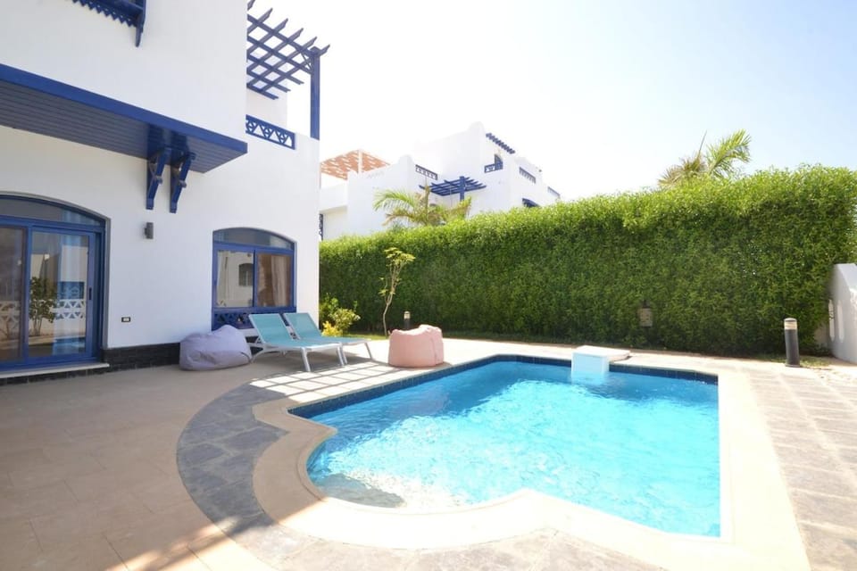 Swimming pool, Swimming pool