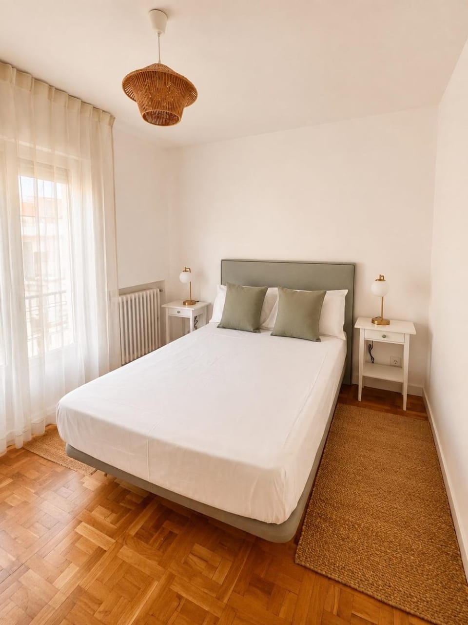 Photo of the whole room, Bedroom