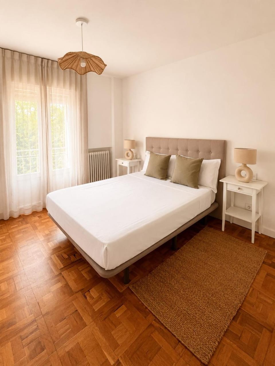 Photo of the whole room, Bedroom