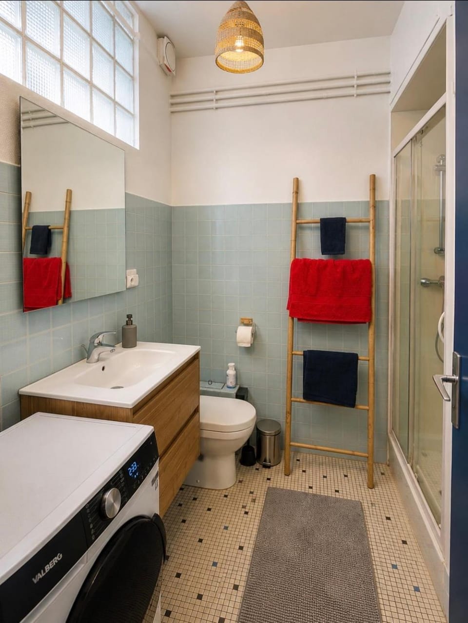 Shower, Toilet, Bathroom, towels