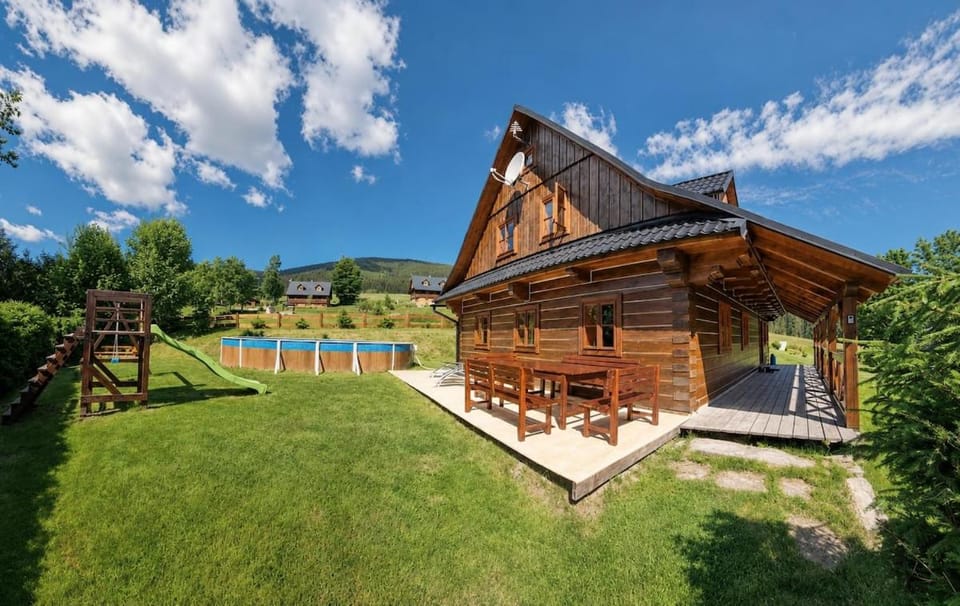 Property building, Spring, Day, Natural landscape, Garden, Garden view, Pool view, Swimming pool, sunbed