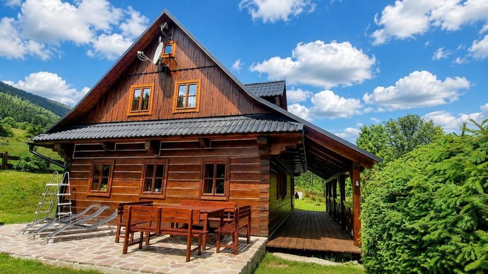 Property building, Spring, Day, Natural landscape, Garden, Garden view, Mountain view