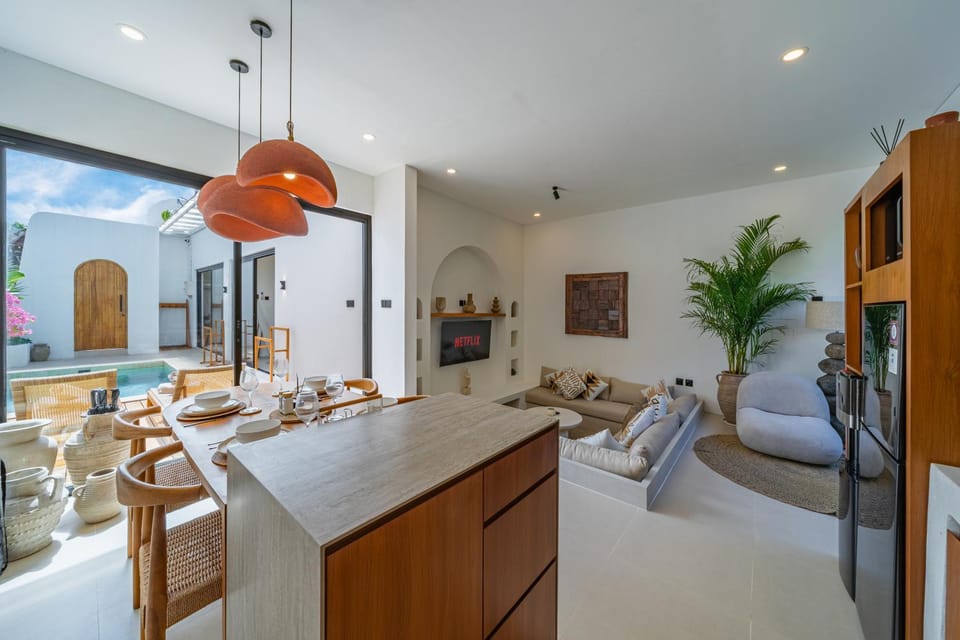 Villa Rame - Chic Tropical 2BR with Rooftop Terrace near Beach Villa in Bali