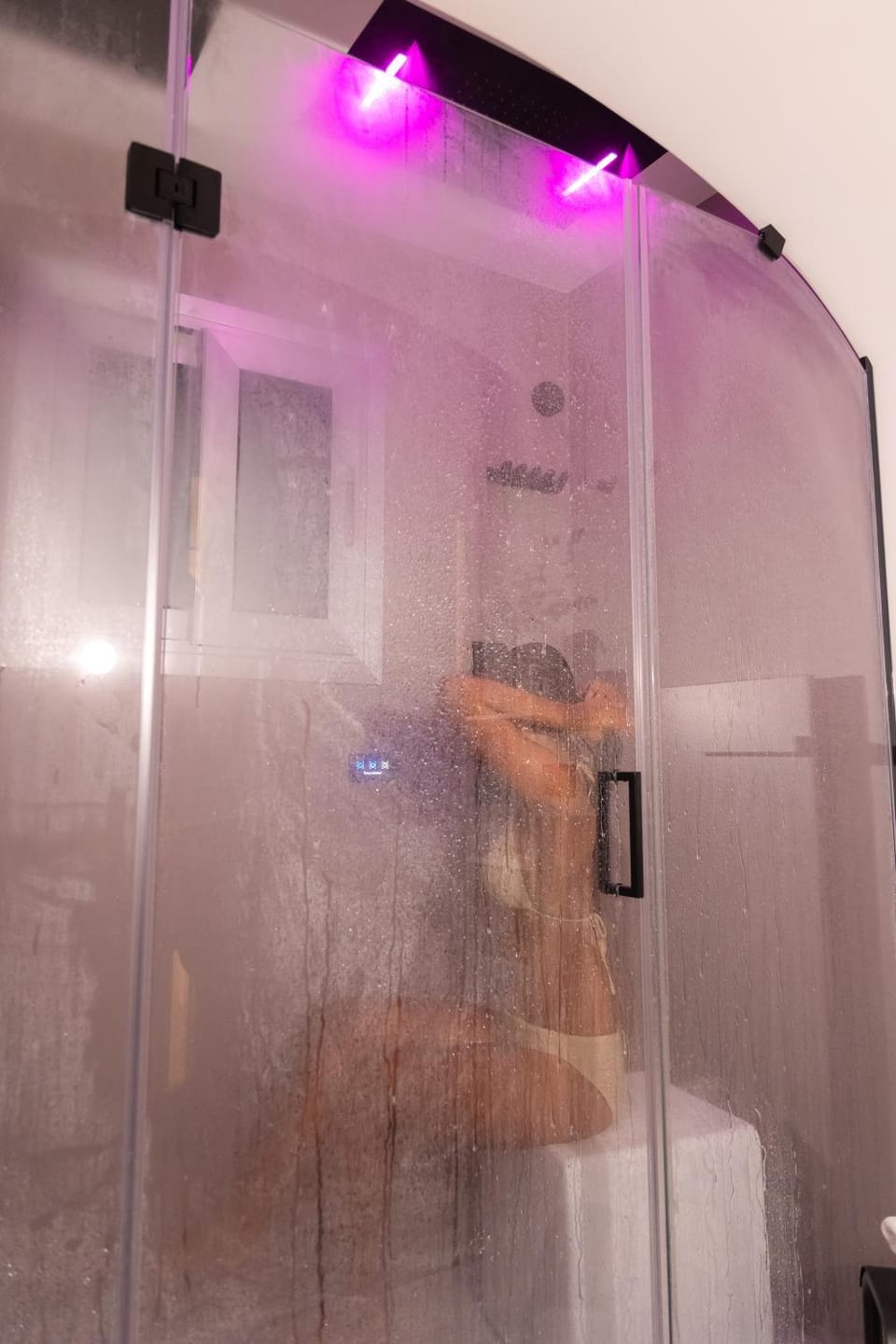 Shower, Bathroom, Spa and wellness centre/facilities