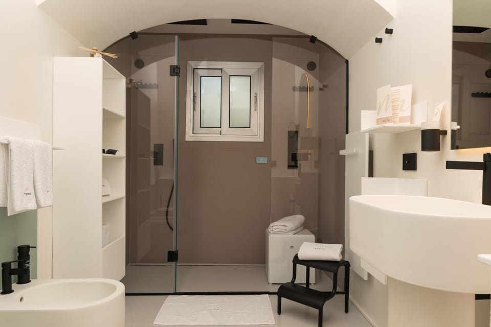 Shower, Toilet, Bathroom, towels