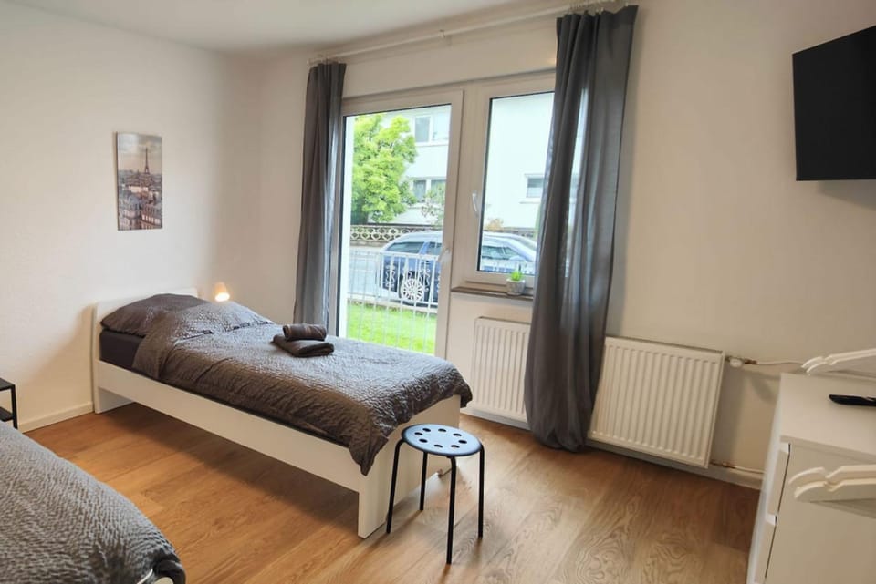 Bed, TV and multimedia, Photo of the whole room