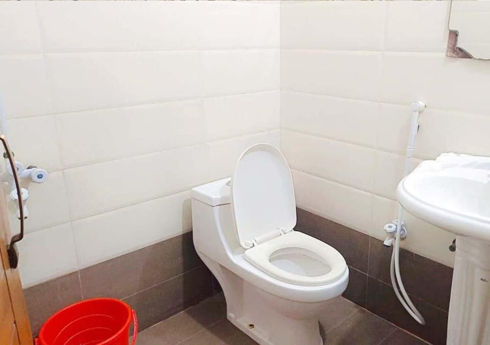 Veloura Master Double Bed Room Bed and Breakfast in Karachi