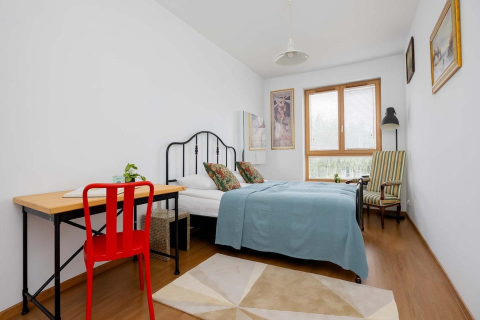 Bed, Photo of the whole room, Seating area, Bedroom