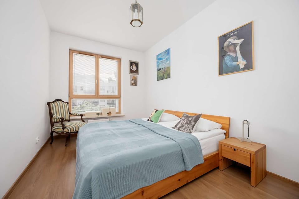 Bed, Photo of the whole room, Seating area, Bedroom