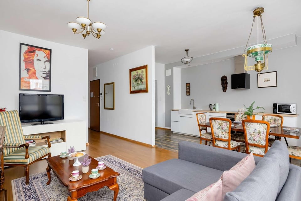 TV and multimedia, Kitchen or kitchenette, Living room, Seating area, Evening entertainment