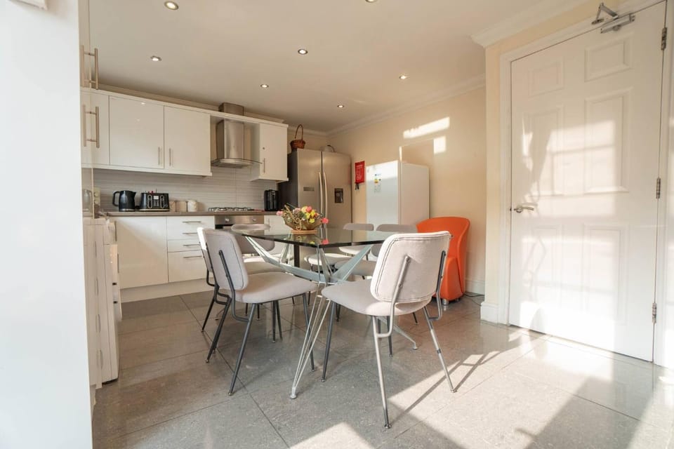 Dining area, kitchen