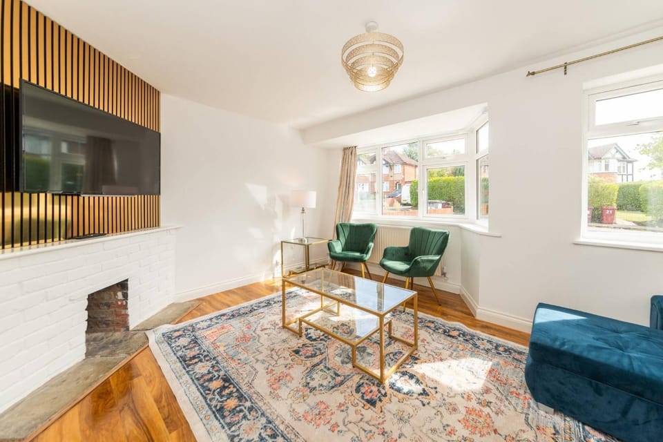 Spacious 5-Bedroom House in Berkshire - Perfect Family Retreat House in Reading