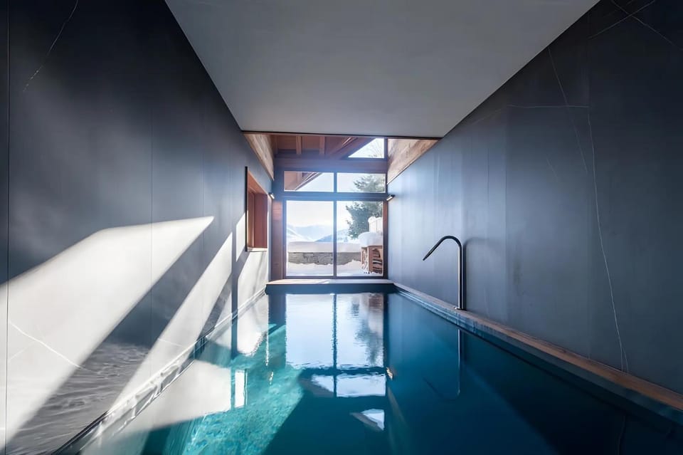 Chalet Picarvan piscine intérieure House in Villarembert