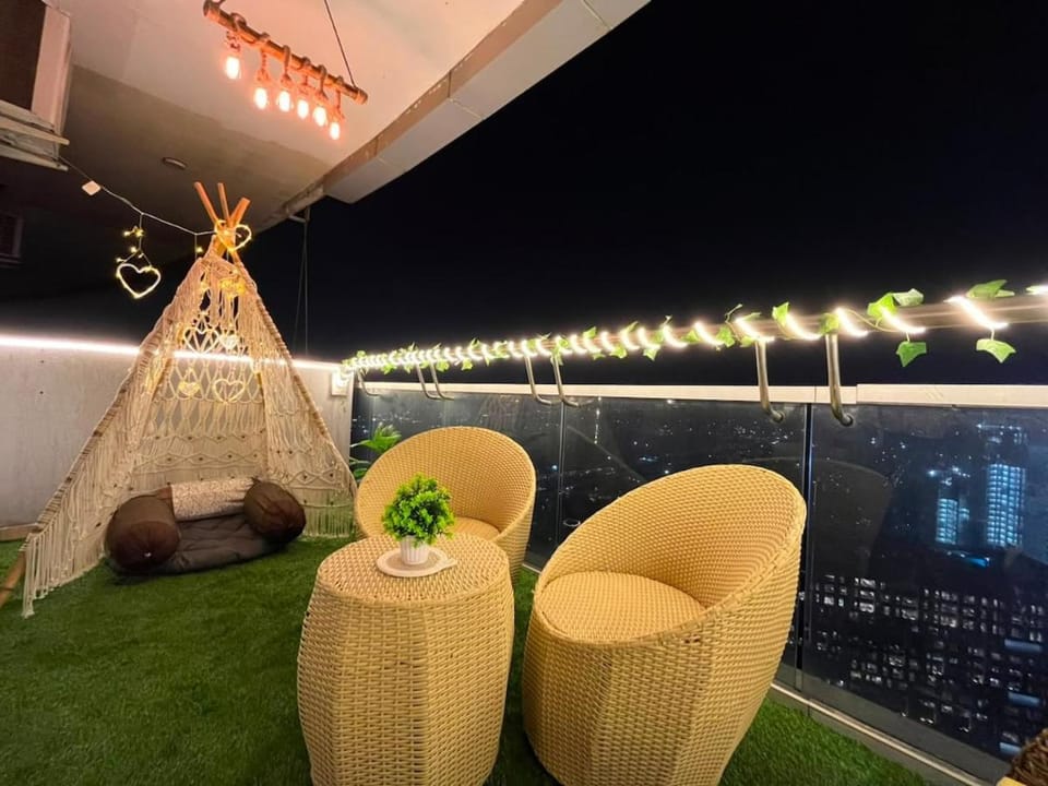The View & You 34th Floor Apartment in Noida