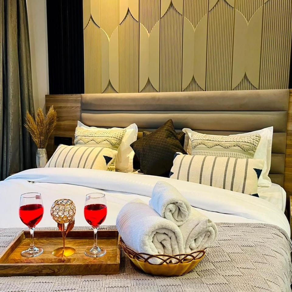 The View & You 34th Floor Apartment in Noida